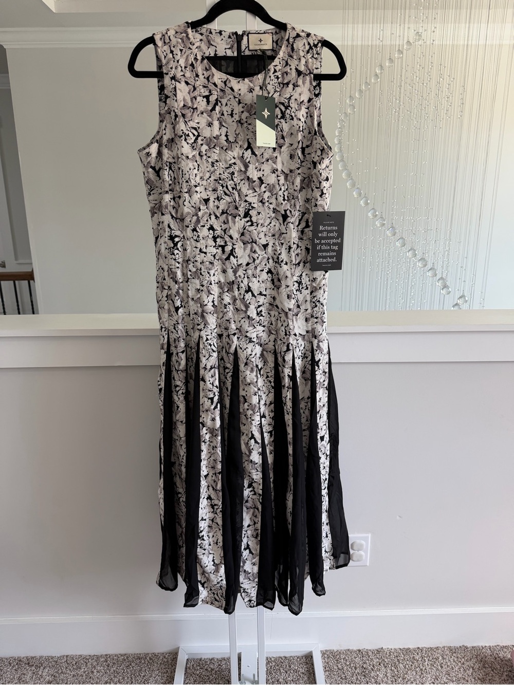 Tuckernuck Pleated Floral Midi Dress - Picture 10 of 10